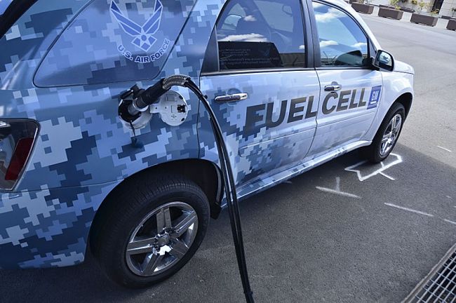 Refueling a fuel cell car